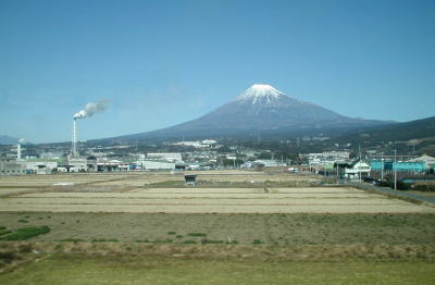 新幹線の車窓から見た富士山